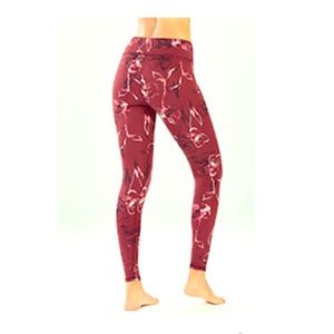 Fabletics Mid-Rise Printed Powerhold 7/8 Leggings